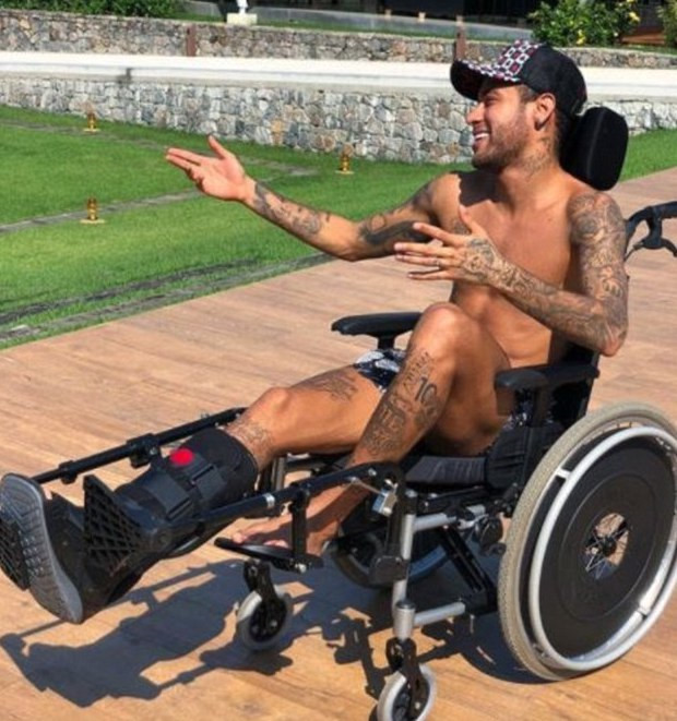 Neymar mimic Stephen Hawking