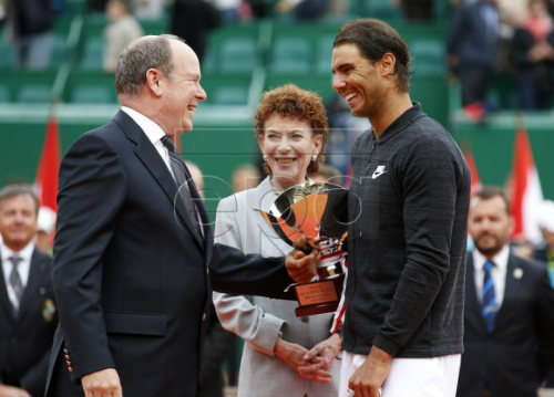 Tennis 24/7: Nadal nhận đặc ân từ Hoàng gia, đuổi sát Djokovic
