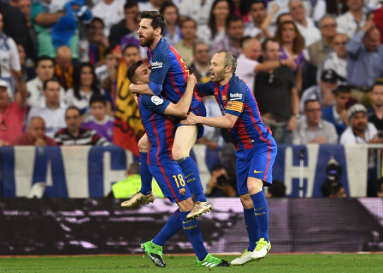 Kinh điển Real-Barca: VUA Messi vĩ đại nhất lịch sử, báo chí “cạn lời”