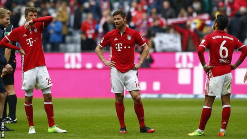 Hòa kịch tính trên sân nhà, Bayern nối dài mạch trận không thắng lên con số 4