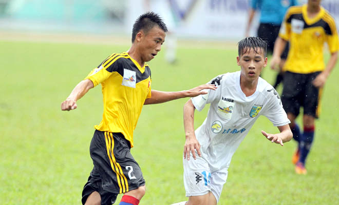 Cầu thủ U15 Hà Nội kêu cứu vì bị HLV đối thủ doạ ‘cắt gân chân’