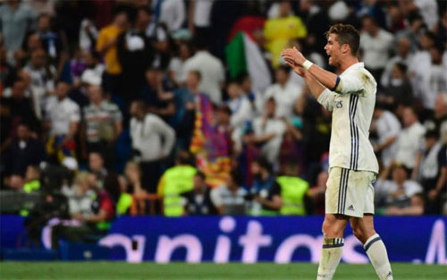 Để Messi ghi bàn vào phút cuối, Ronaldo đã quát câu gì?