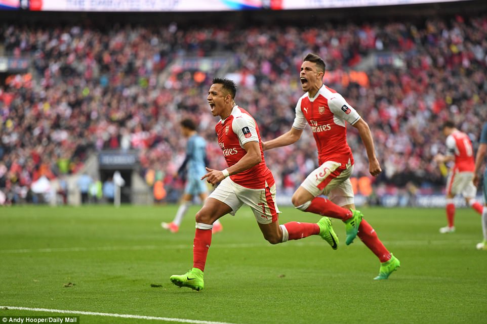 Sanchez bừng sáng, Arsenal ngược dòng hạ Man City sau 120 phút