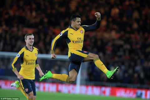 Sanchez và Oezil lập công, Arsenal thắp sáng lại hy vọng top 4