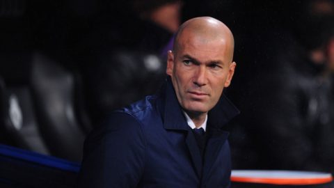 SỐC: Thua Siêu kinh điển, Zidane bị Real ‘trở mặt’ tìm người thay thế