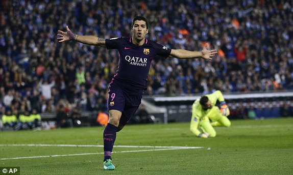 Suarez chấm dứt cơn khát ghi bàn, Barca giành lại ngôi đầu từ tay Real