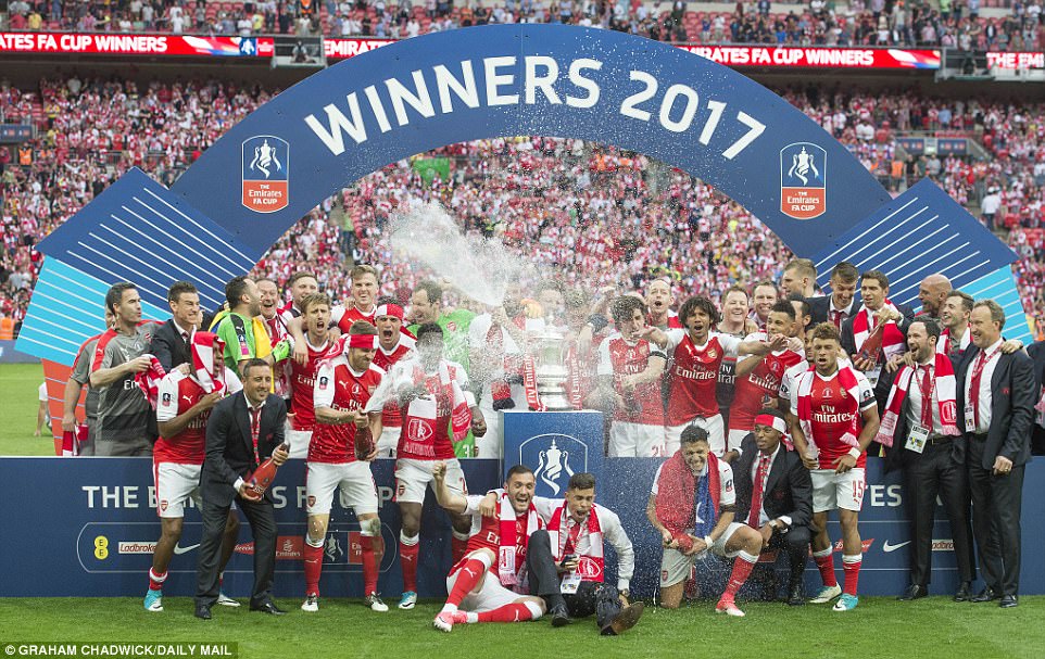 Đá như cảm tử quân, Arsenal giành danh hiệu FA thứ 13 trong lịch sử
