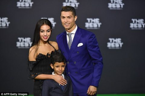 Bạn gái Cristiano Ronaldo đang mang bầu?