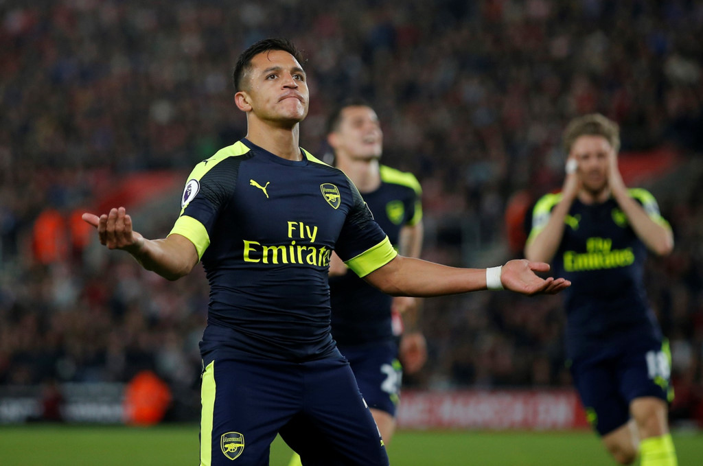 Sanchez tỏa sáng giúp Arsenal chiếm vị trí thứ 5 của M.U và phả hơi nóng vào top 4