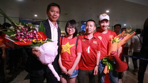 U20 Việt Nam về nước trong sự chào đón nồng nhiệt của NHM