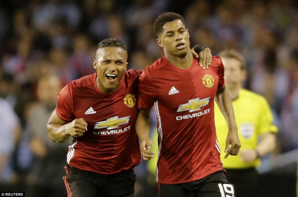 Rashford đá phạt như Beckham, MU rộng đường vào chung kết Europa League