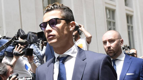 Ronaldo bị nghi trốn thuế 8 triệu euro
