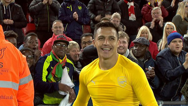 Có một Alexis Sanchez luôn tươi cười bởi…