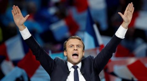 Tân Tổng thống Pháp, Emmanuel Macron từng… theo nghiệp cầu thủ