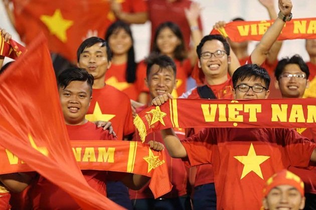 CHÙM ẢNH: CĐV Việt Nam “nhuộm đỏ” sân Thống Nhất