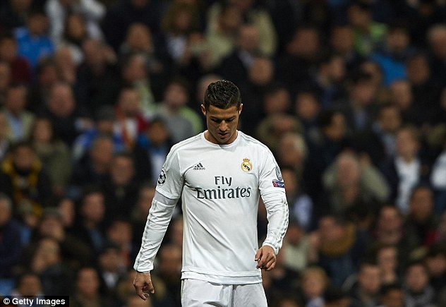 Sự dỗi hờn của “kẻ cô đơn” Ronaldo