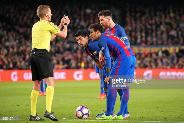 Trọng tài “giết chết” giấc mơ vô địch của Barca được bầu là xuất sắc nhất La Liga