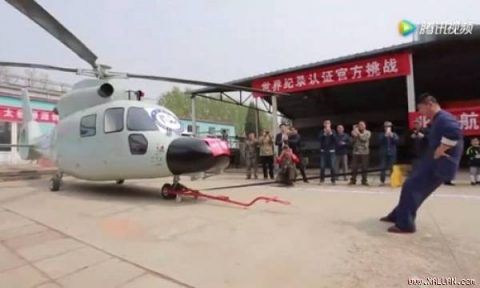 Sốc: Cao thủ Thái Cực Quyền phá kỷ lục dùng “hạ bộ” kéo trực thăng 5 tấn