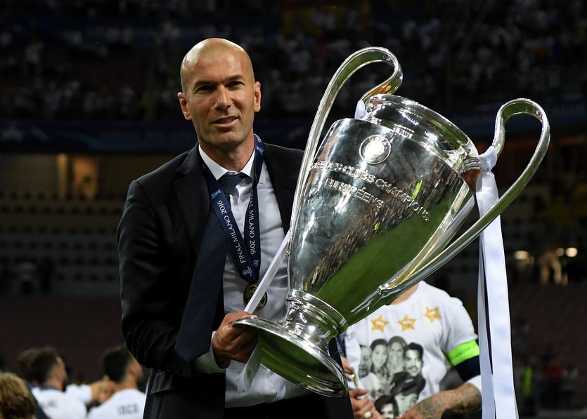 Zidane tiếp tục ẵm thêm một cú đúp danh hiệu cá nhân