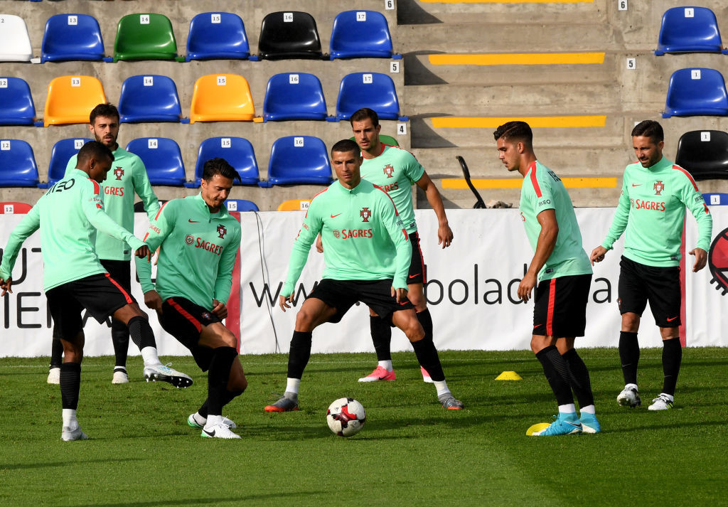 Chùm ảnh: Ronalo tích cực tập luyện cho trận mở màn Confederations Cup