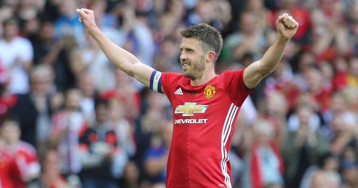 Michael Carrick lập siêu phẩm, Man Utd’08 hòa vui vẻ tại Old Trafford