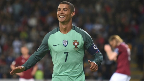 Ronaldo lọt top 3 chân sút vĩ đại nhất châu Âu