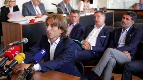 Từ đội trường ĐTQG, Modric tự biến mình thành kẻ thù của bóng đá Croatia
