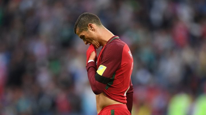 Tịt ngòi tại ĐTQG, Ronaldo tiếp tục nối dài kỷ lục buồn