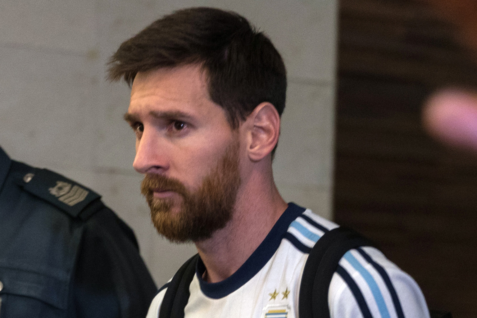 Messi làm buồn lòng các CĐV Singapore