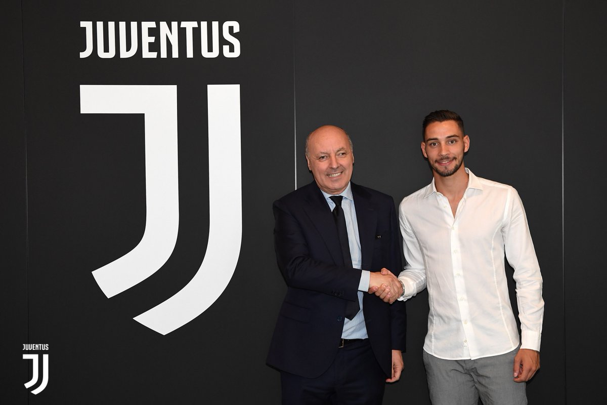 Juventus chính thức có tân binh thứ 4 từ AC Milan