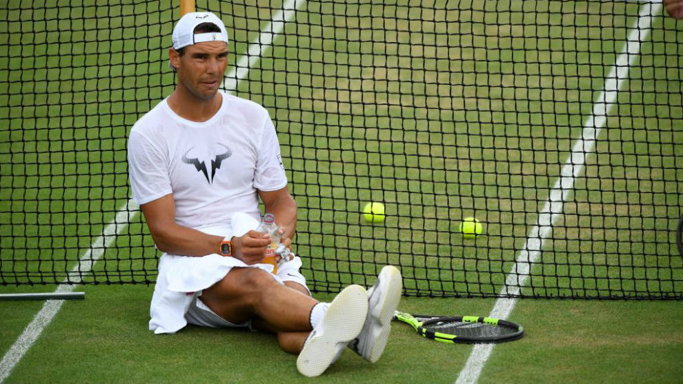 SỐC: Nadal bất ngờ gục ngã tại vòng 4 Wimbledon sau 5 giờ thi đấu