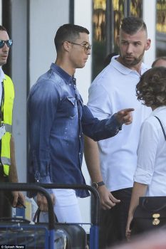 Ronaldo đưa gia đình đi nghỉ dưỡng trước thềm mùa giải mới