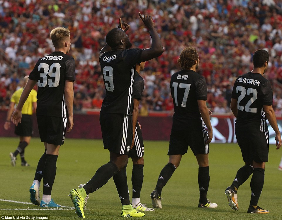 Lukaku nổ súng, M.U vẫn thắng chật vật trước Real Salt Lake