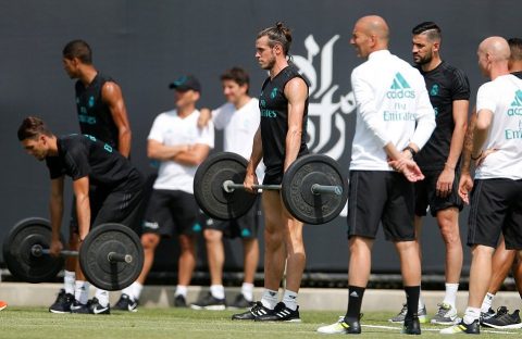 Gareth Bale khiến NHM “phát sốt” với cơ bắp cuồn cuộn trên sân tập