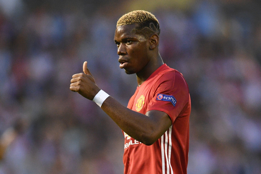 Man Utd lại tốn thêm tiền vì Pogba