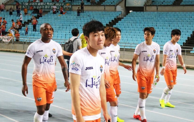 Xuân Trường có lần thứ hai đá chính trong ngày Gangwon FC đại thắng