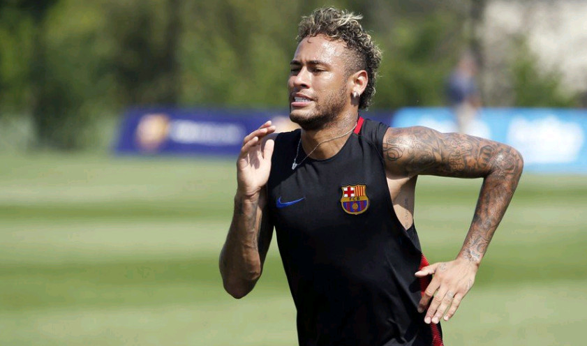 CHÙM ẢNH: Neymar vẫn tập luyện hết mình cùng Barca giữa bão tin đồn