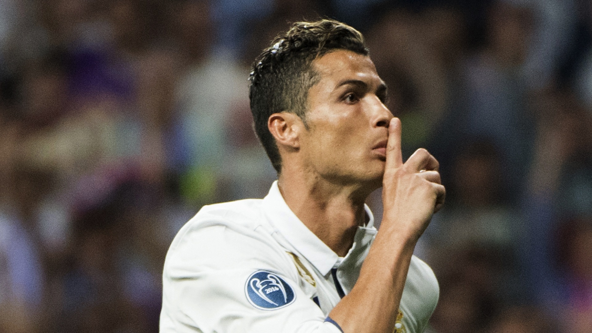 Ronaldo phát biểu cực sốc về tin đồn muốn rời Real