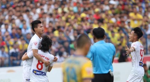 Văn Thanh lập cú đúp, HAGL vẫn phải nhận thất bại trong “cơn mưa bàn thắng” tại Thanh Hóa