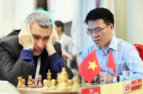 Quang Liêm bất ngờ đánh bại ĐKVĐ cờ nhanh Thế giới