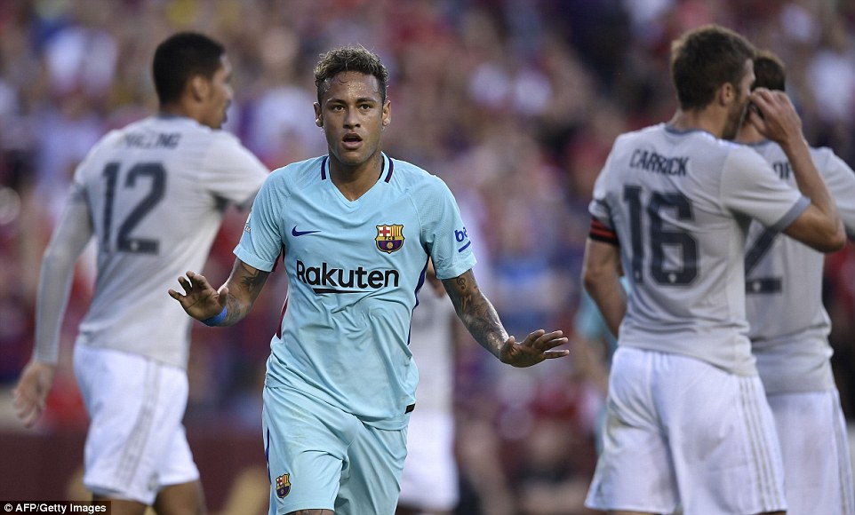 Neymar lại tỏa sáng giúp Barca dễ dàng hạ gục một Man Utd nhạt nhòa