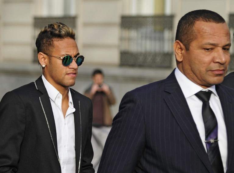 Bố đẻ Neymar đăng đàn tiết lộ lý do con trai quyết rời Barcelona