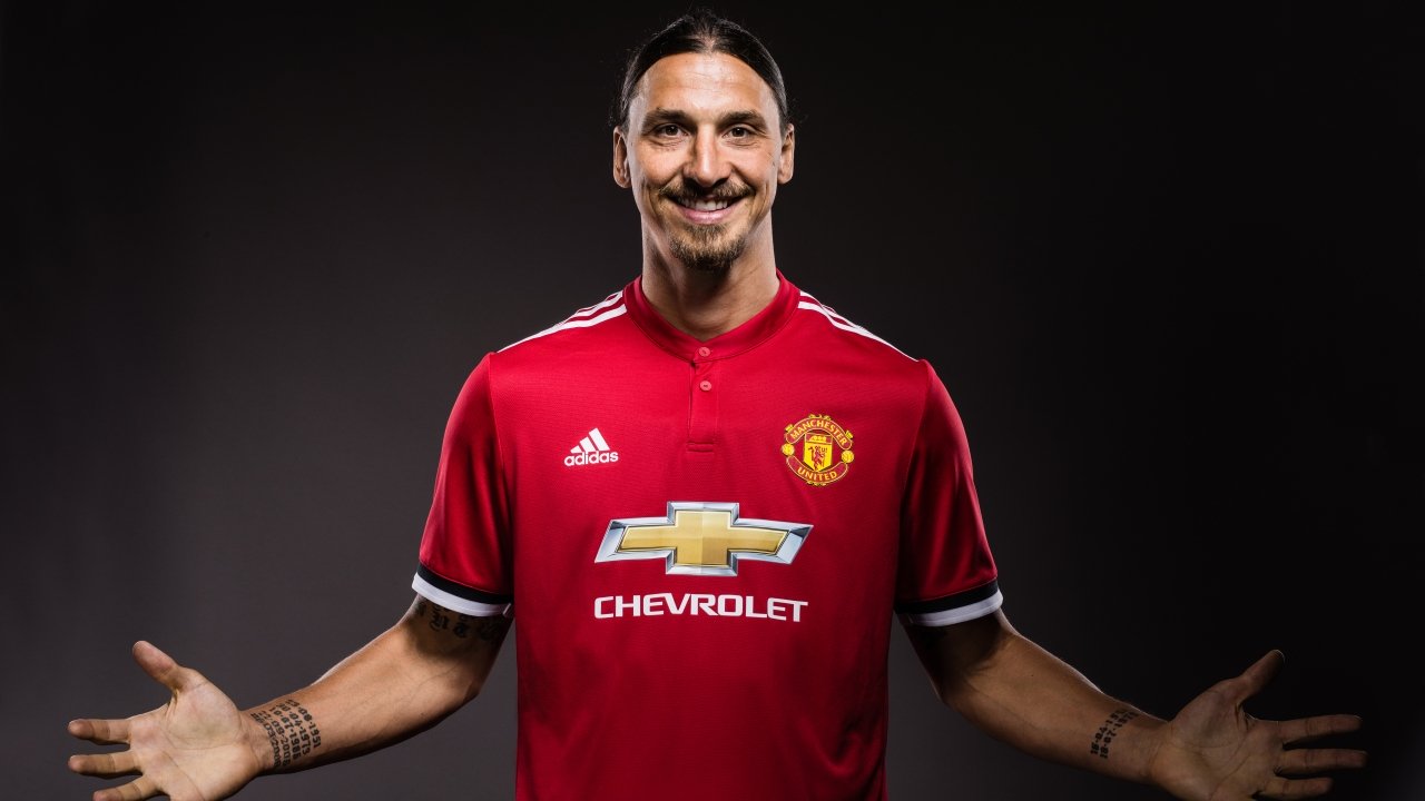 CHÍNH THỨC: Ibrahimovic ký mới với Man Utd, “kế thừa” áo số 10 của Rooney