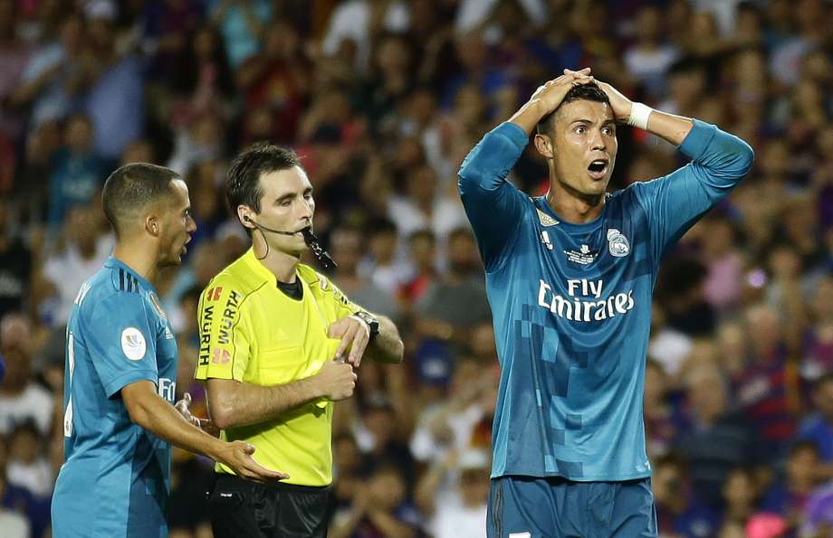 Tai họa chuẩn bị giáng xuống đầu Ronaldo sau hành vi “xấu xí” với trọng tài