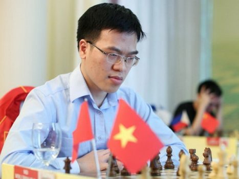 Lê Quang Liêm chịu thua trước kỳ thủ huyền thoại Garry Kasparov, tiếp tục tụt sâu trên BXH