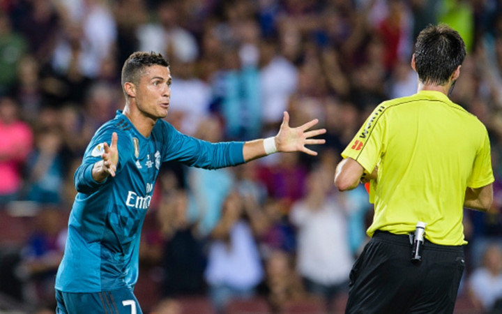 Bị cấm thi đấu 5 trận, Ronaldo cảm thấy bị ngược đãi