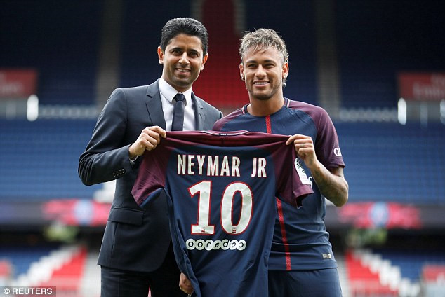 CHÙM ẢNH: Neymar tươi rói trong ngày ra mắt đội bóng mới