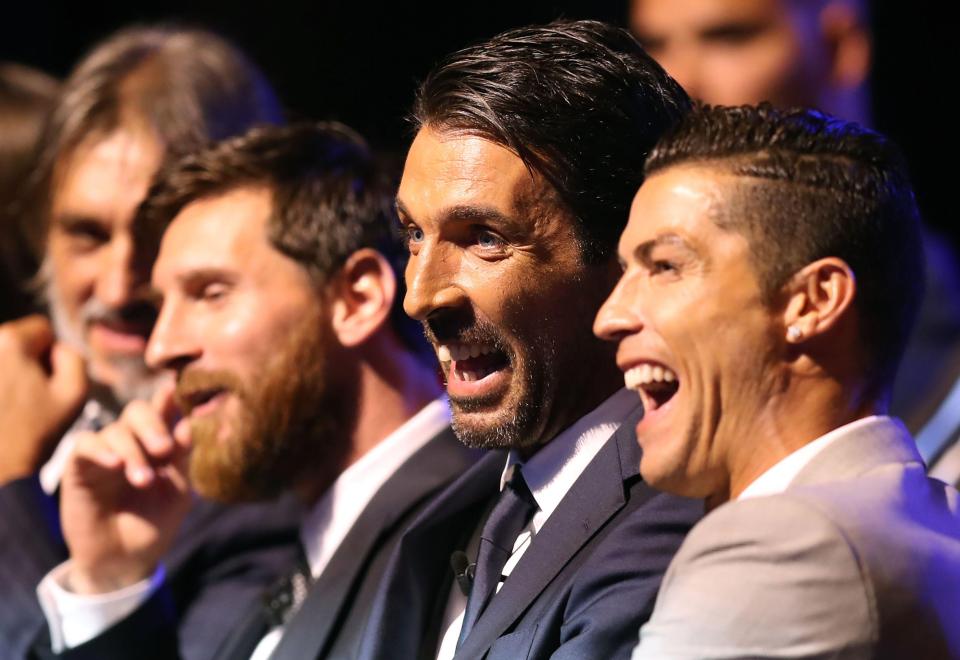 Ronaldo bất ngờ đưa ra những cái tên có thể thay thế mình và Messi trong tương lai