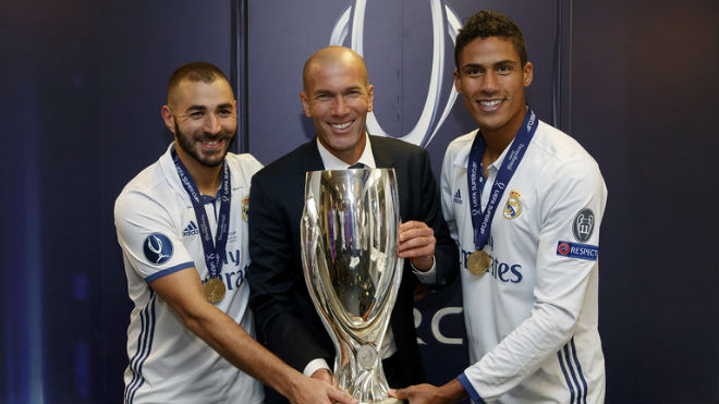 NÓNG: Zidane bất ngờ “trở chứng”, mang siêu đội hình đấu M.U, có cả Ronaldo