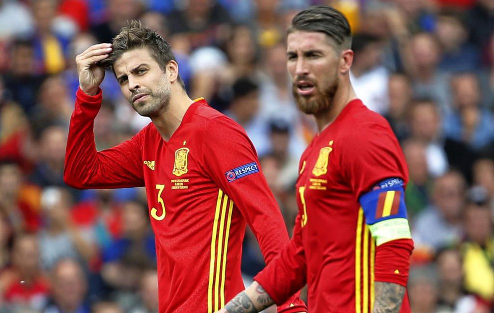 Sergio Ramos bất ngờ kêu gọi CĐV ủng hộ Pique trước thềm đại chiến với Italia